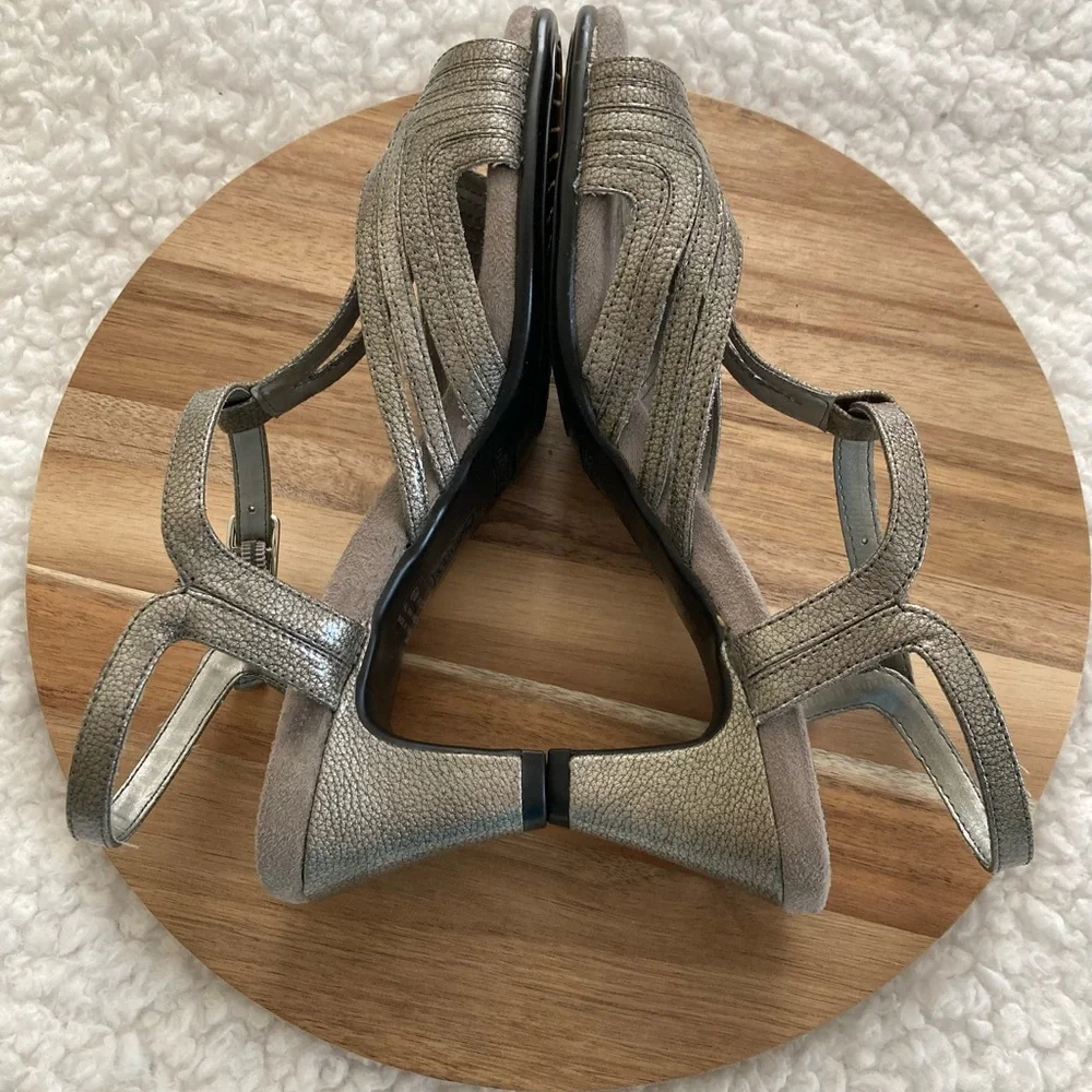 Aerosoles women’s silver kitten heel sandals, size 6.5 - Picture 4 of 8